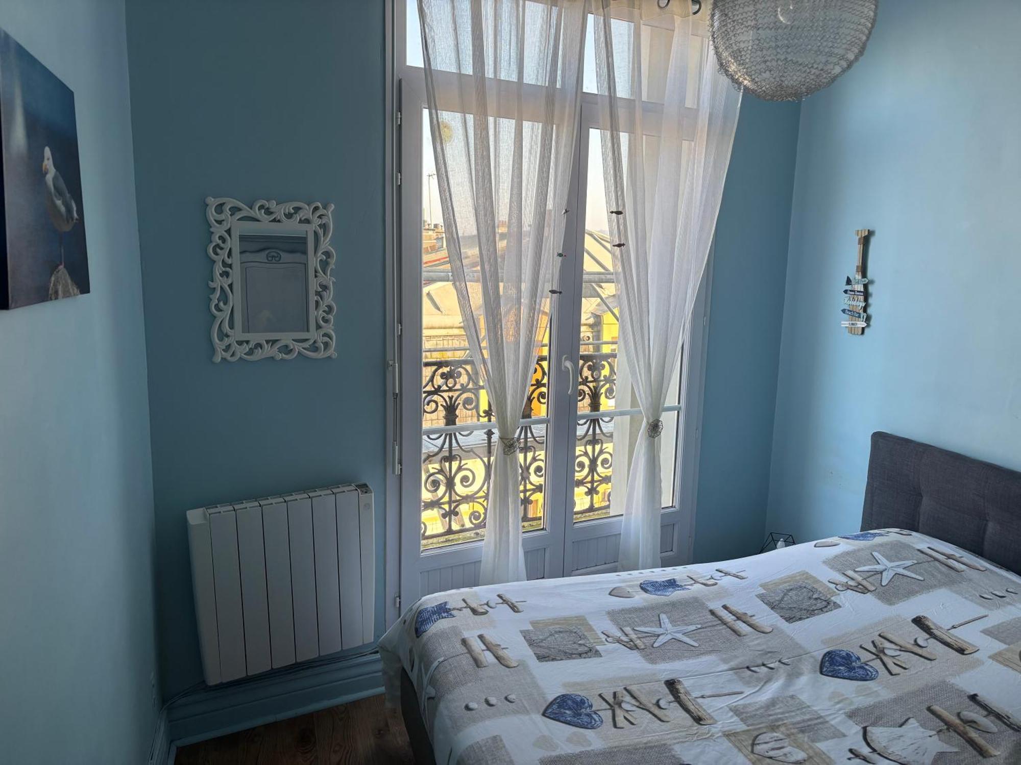 Les Caryathides Apartment